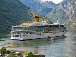Magia nordului poveste cu fiorduri și cascade - Costa Diadema